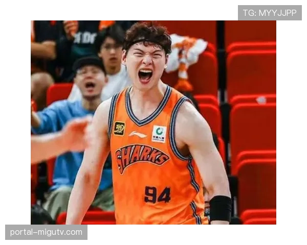 【2026年4月CBA联赛攻防转换效率研究·赛中·聚焦关键时刻聚焦：上海队王哲林保护后场篮板后的一传发起快攻